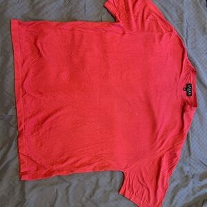 Men’s Valda Red Short Sleeve‎ light weight sweater. Size XL